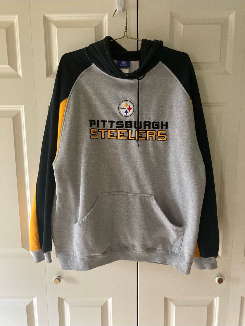 NFL Reebok Pittsburgh Steelers men’s XL hooded sweatshirt gray black gold